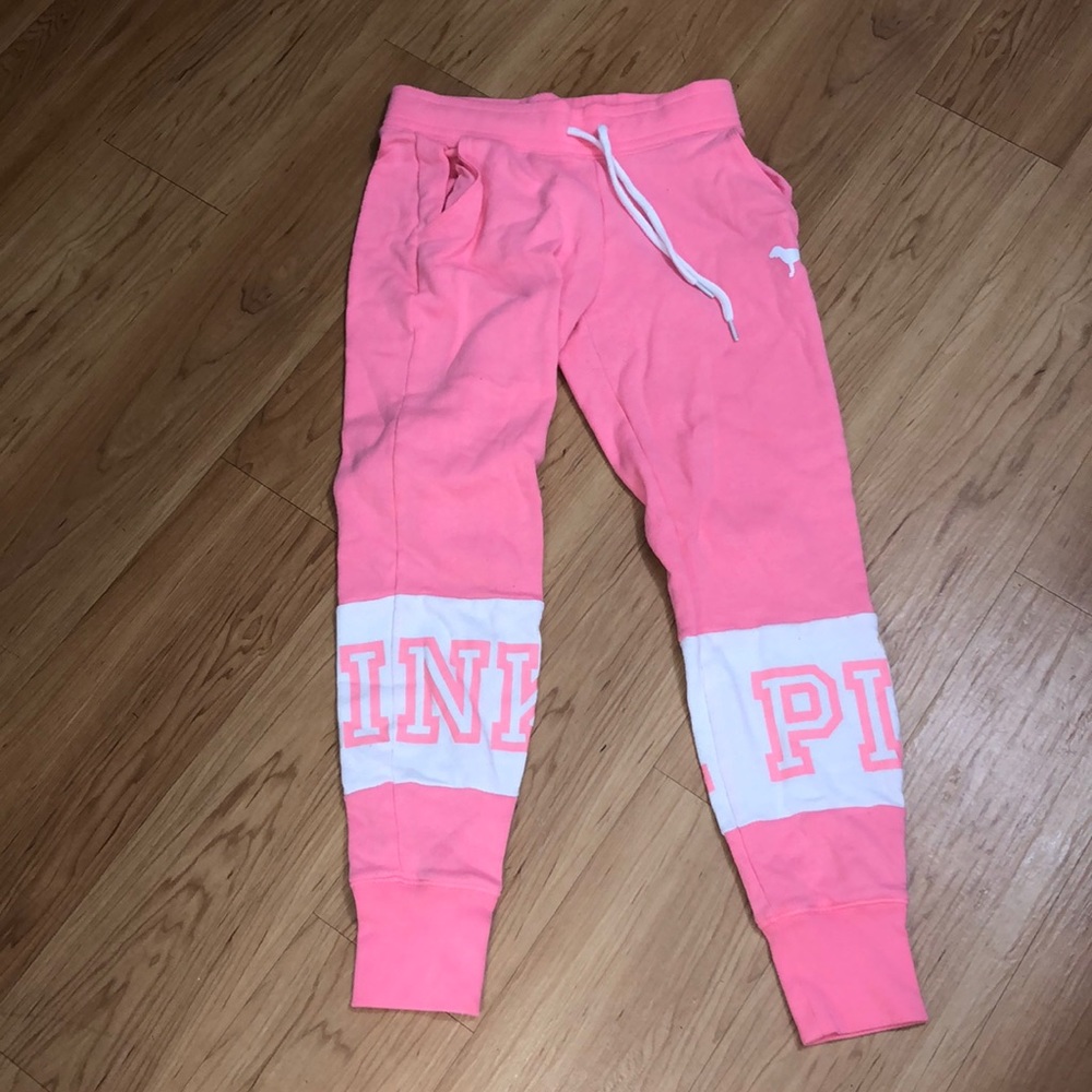Pink sweatpants 💓